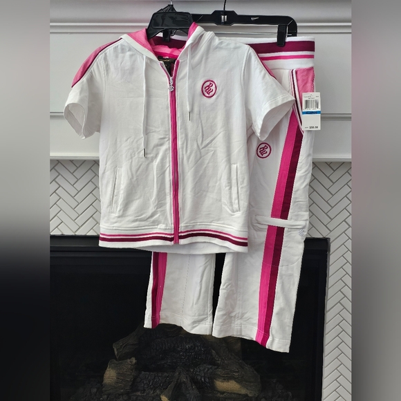 Rocawear 2-pc Track Suit, SS Hoodie and Capri Pants, NWT, Size XL (Girl) - Picture 3 of 7